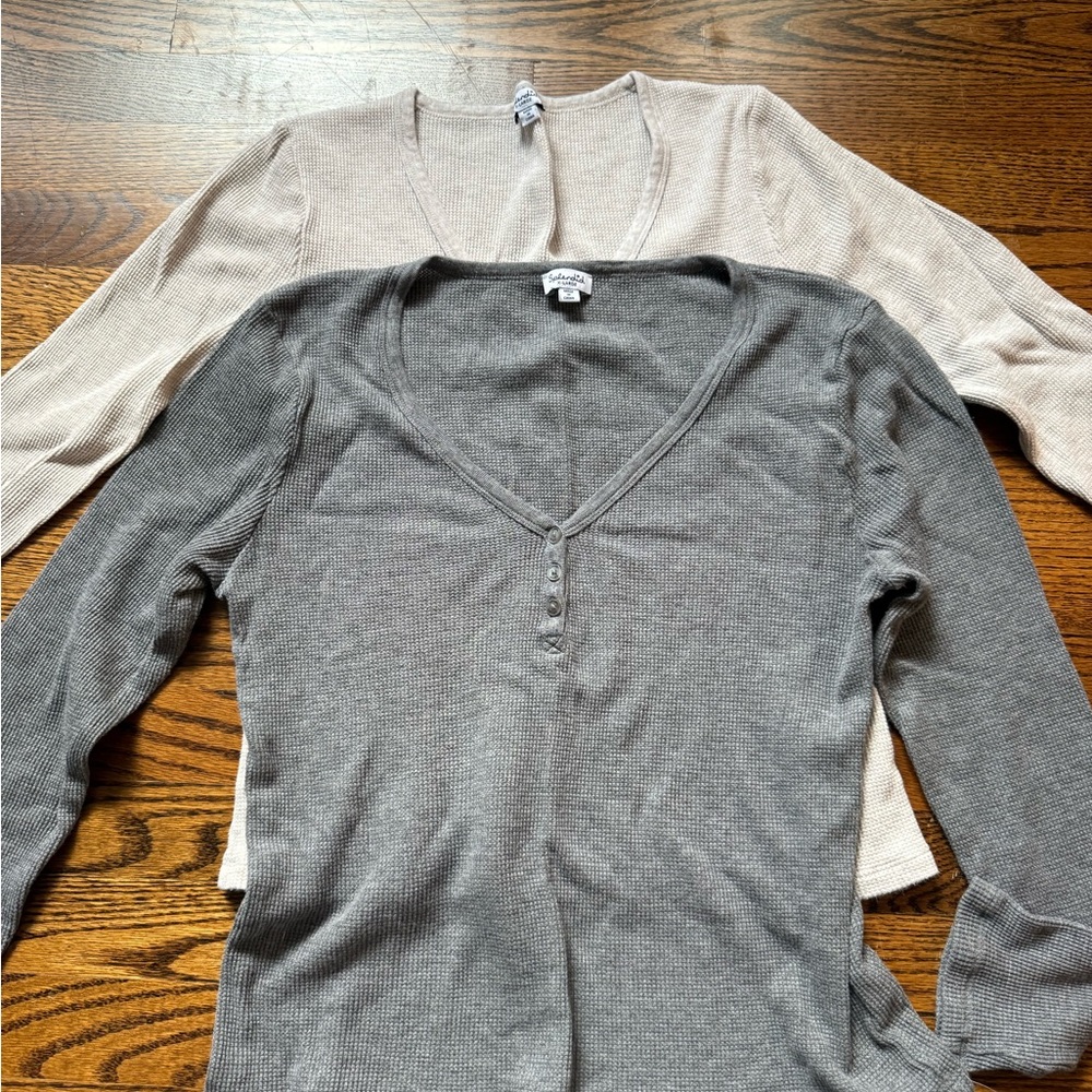 Two Splendid Gray and Beige Women's V-Neck Waffle Tops